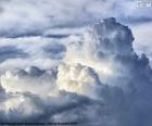 Kümülonimbus, kümülüs bulutlarının dikey olarak gelişerek büyümesiyle oluşan konvektif fırtına bulutu